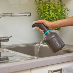 Gardena Plantenspuit 1 L EasyPump -Aanbiedingen Hof Lente Winkel 4078500052375 gardena plantenspuit 1 l easypump 5.390