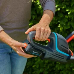 Gardena Accuheggenschaar ComfortCut 50/18V P4A Set -Aanbiedingen Hof Lente Winkel 4078500054249 gardena accuheggenschaar comfortcut 5018v p4a set 7.390