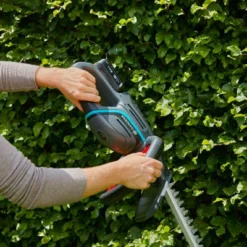 Gardena Accuheggenschaar ComfortCut 50/18V P4A-zonder Accu -Aanbiedingen Hof Lente Winkel 4078500054256 gardena accuheggenschaar comfortcut 5018v p4a solo 5.390