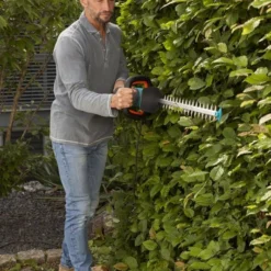 Gardena ComfortCut 550/50 Elektrische Heggenschaar 6 Gardena ComfortCut 550/50 Elektrische Heggenschaar -Aanbiedingen Hof Lente Winkel 9833 20 gardena comfortcut 55050 elektrische heggenschaar 2.61 3